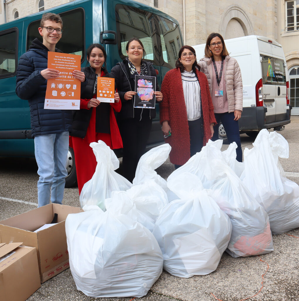 Les CAP 1 ont remis 72 kg de vêtements collectés au centre de solidarité de l’Université de Bourgogne