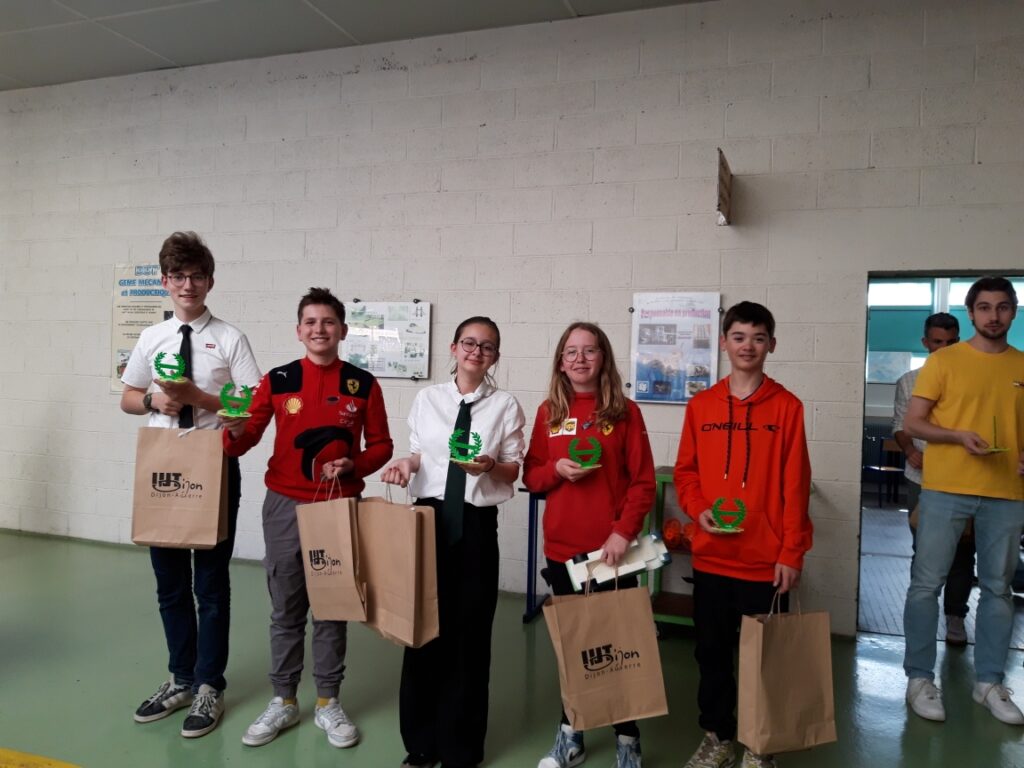 5 collégiens primés au challenge « course en cours »