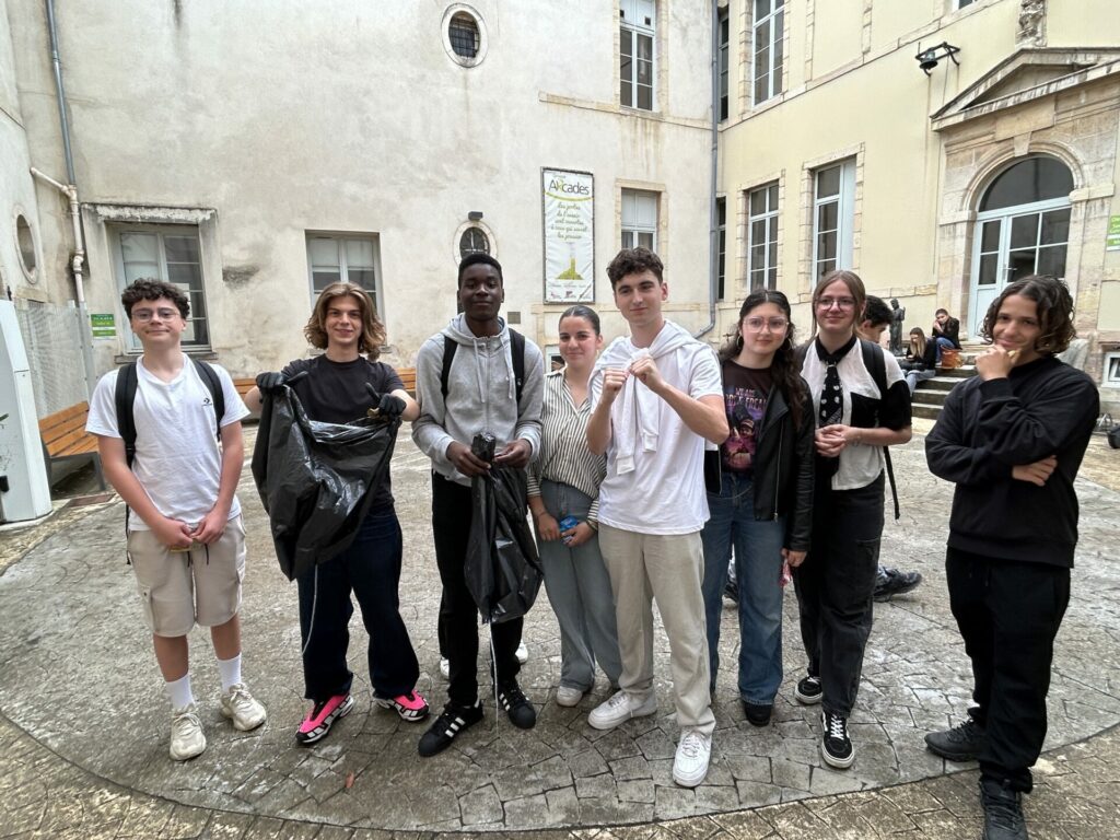 Propreté et respect : les 1T2S1 passent à l’action !