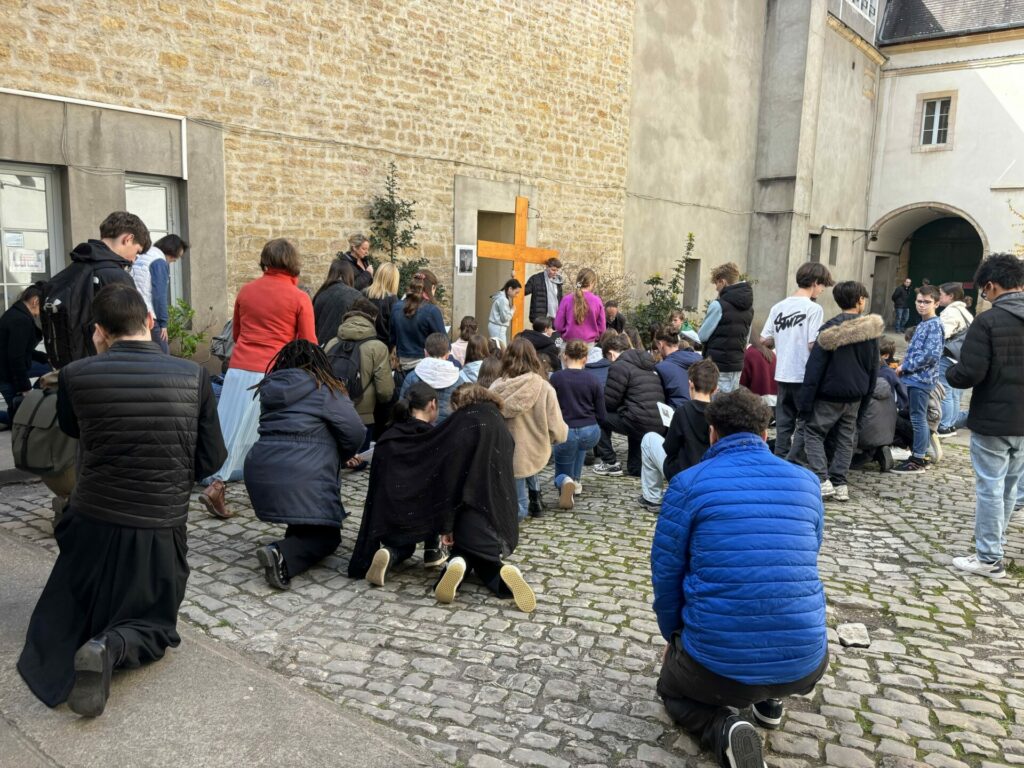 Le chemin de croix – un moment fort vécu ensemble